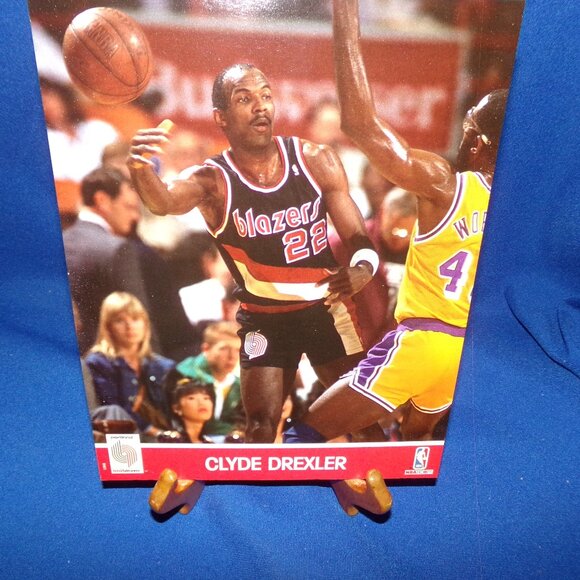 Vintage OFFICIAL NBA HOOPS BASKETBALL PRINT CLYDE DREXLER - TRAIL BLAZERS 1991 - Picture 1 of 4